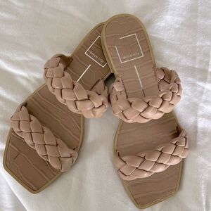 Dolce Vita size 6 flats in nude